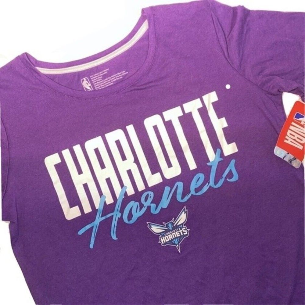 CHARLOTTE HORNETS Short Sleeve Round Neck Purple T-Shirt NWT Womens Size Medium